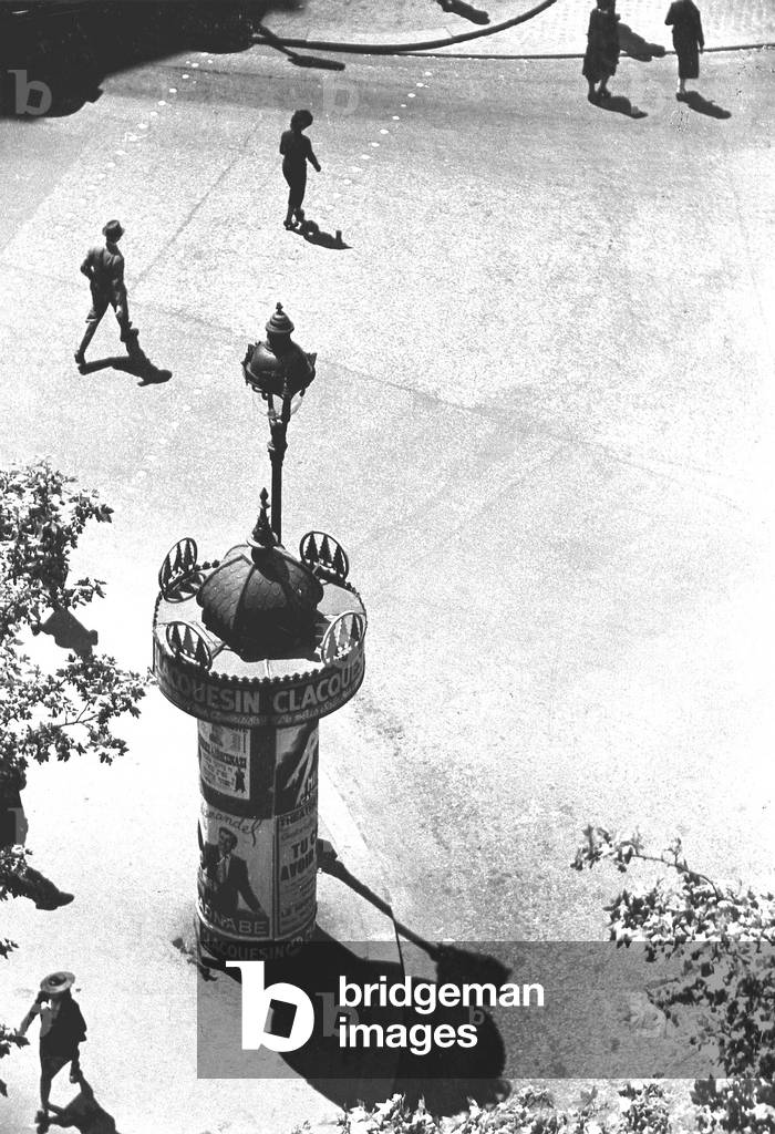 Kiosk, Paris 1934