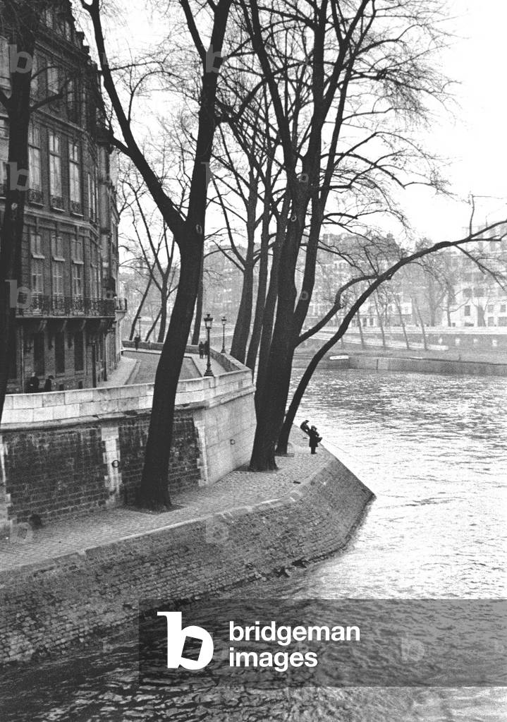 Bend in River, Paris 1937