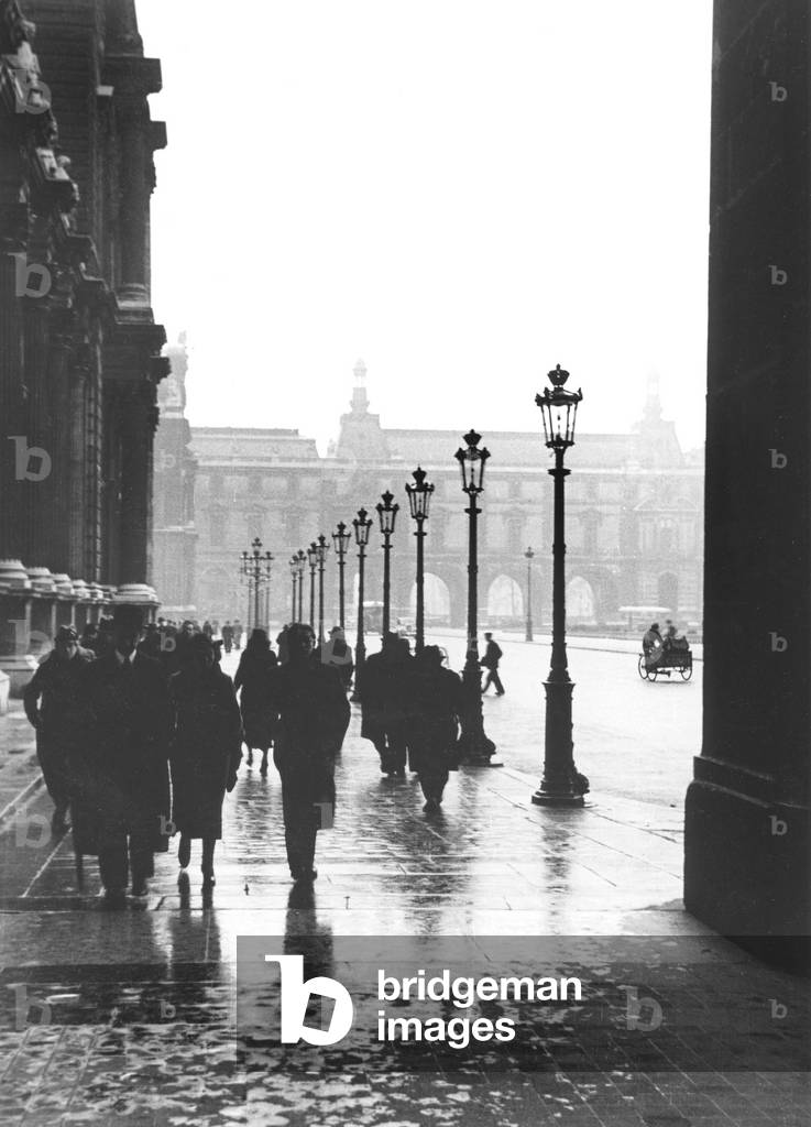 Cour du Louvre. Paris 1937