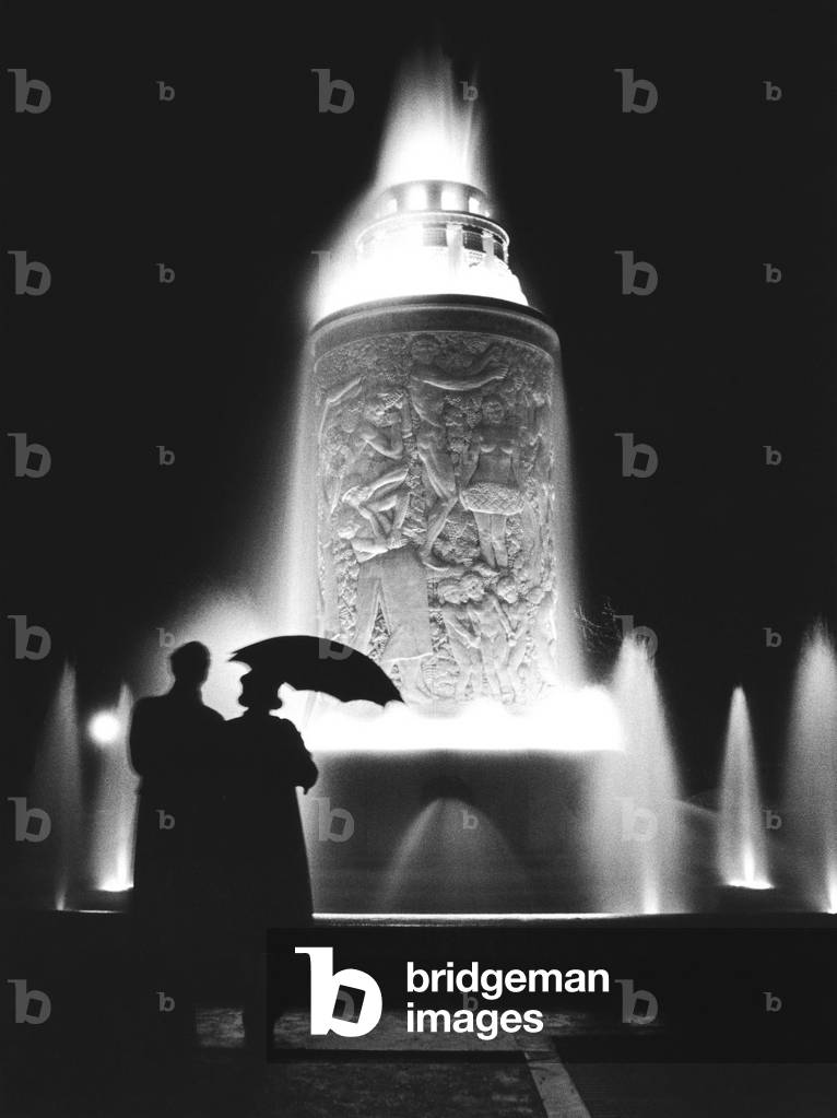 Fountain, Paris 1935 (photo)