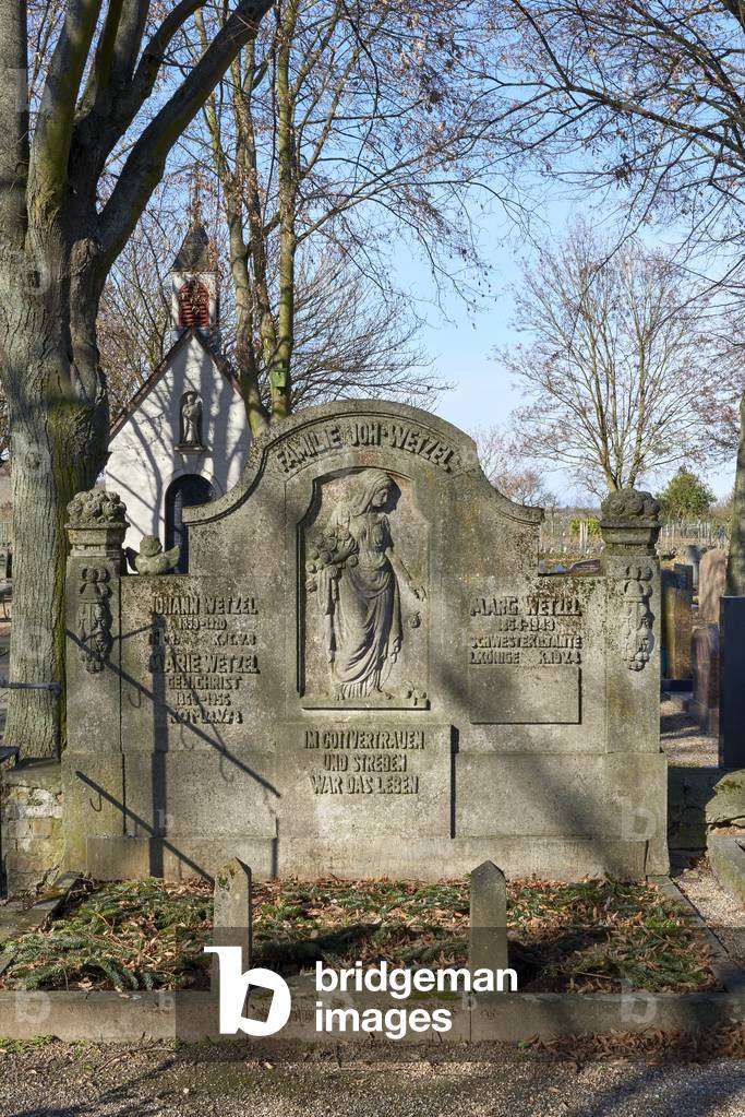Gravestone at the cemetery of the church Saint Boniface, Alsheim (colour photo)