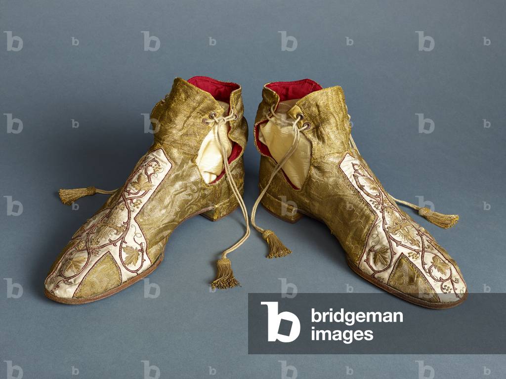 Pontifical shoes of the bishop Joseph Ludwig Colmar, c.1802 (gold brocade & embroidery) (see also 1630281)
