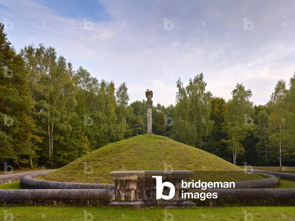 Reconstruction of a Roman grave hill, c.174-176 AD, Siesbach, Germany (photo)