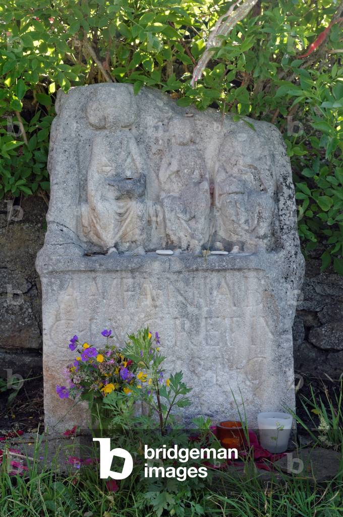 Consecration stone for the Aufanischen Matrons (Matronae Aufaniae), beginning 3rd century AD, Goerresburg, Eifel, near Nettersheim, Germany (photo)