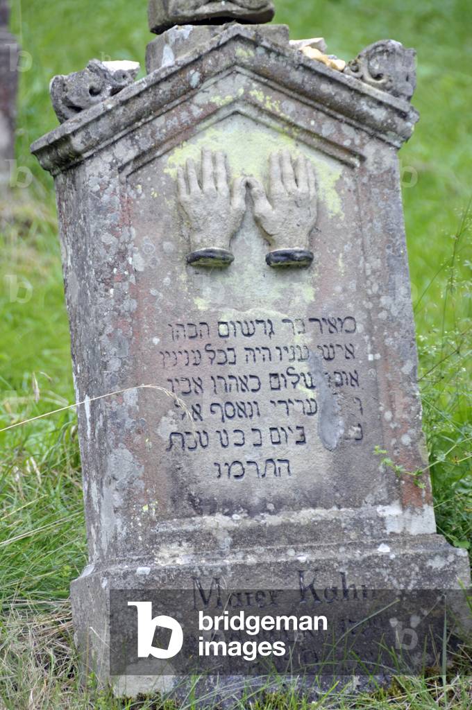 Grave stone (Mazewa) with blessing hands at the Jewish cemetery (1789-1943) of Buttenhausen, Swabian Alps, Germany (photo)
