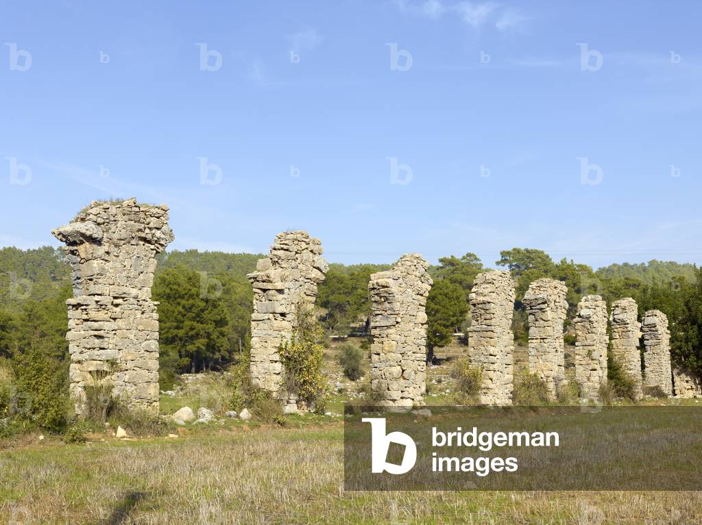 Ruins of an aqueduct, near Koprulu Canyon, Beskonak, Turkey (photo)
