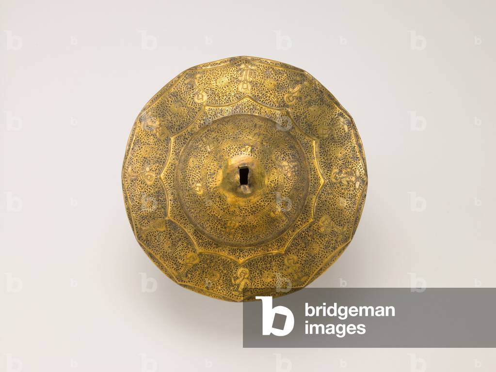 Covered Box, top view, Ilkhanid period, first half 14th century (copper alloy with silver and gold inlay)