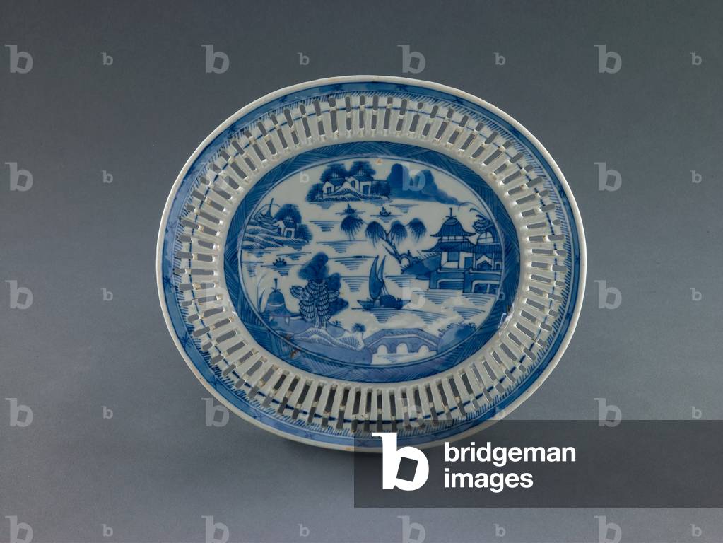 Reticulated Underplate with Design of Landscape, Pavilions, and Boats, interior view, early 19th century (porcelain with underglaze cobalt blue decoration)