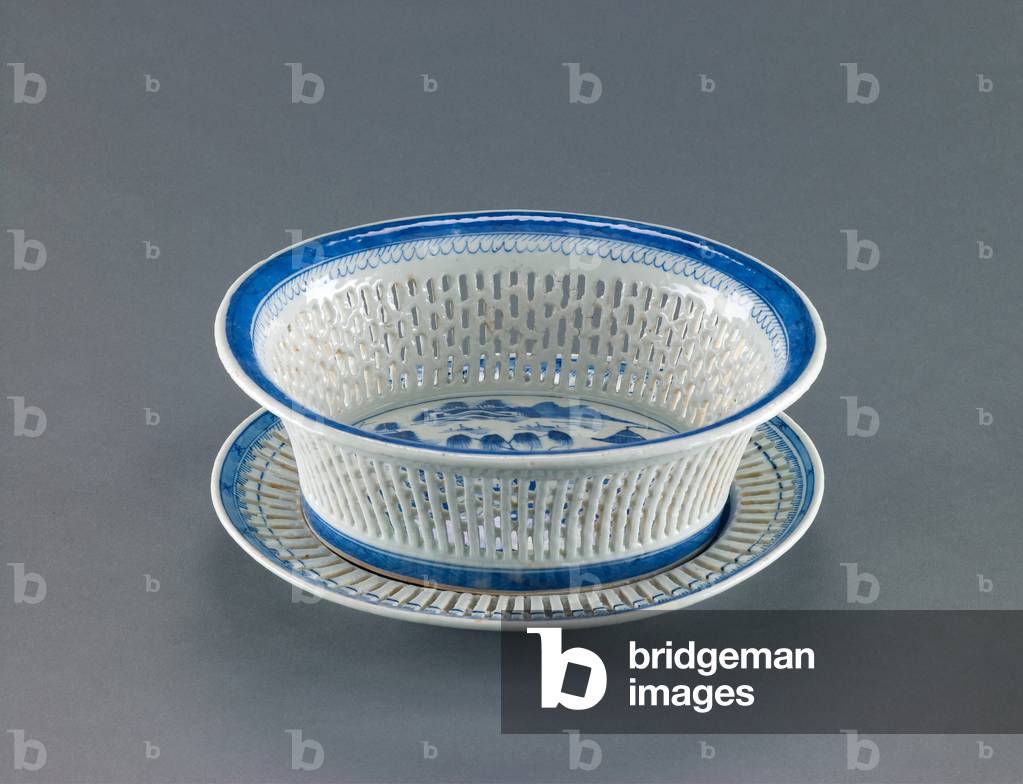 Reticulated Basket and Underplate with Design of Landscape, Pavilions, and Boats, side view,   early 19th century (porcelain with underglaze cobalt blue decoration)