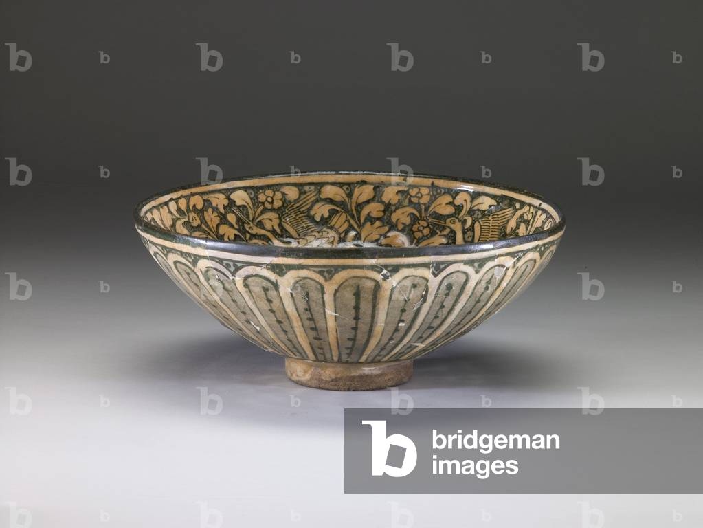 Bowl, side view, Ilkhanid period, early 14th century (glazed and slip-painted fritware) (see also 752729)