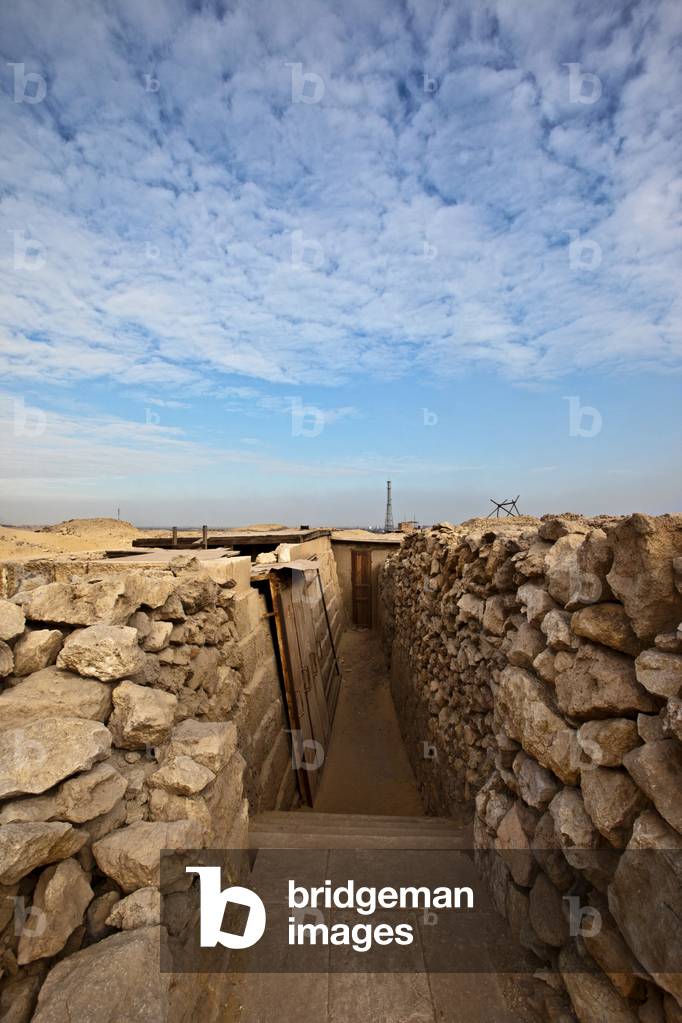 Entrance corridor to Kay tomb (photo)