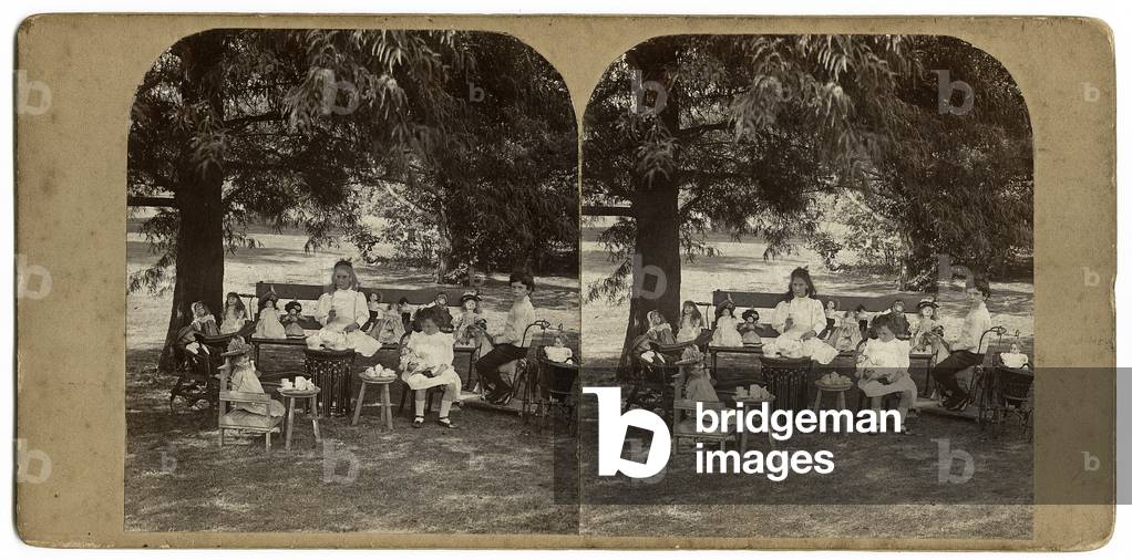 Stereoscopic portrait of Phyllis, Noel and Erica Casey, The Priory, Walthamstow, London, c.1910 (b/w photo)