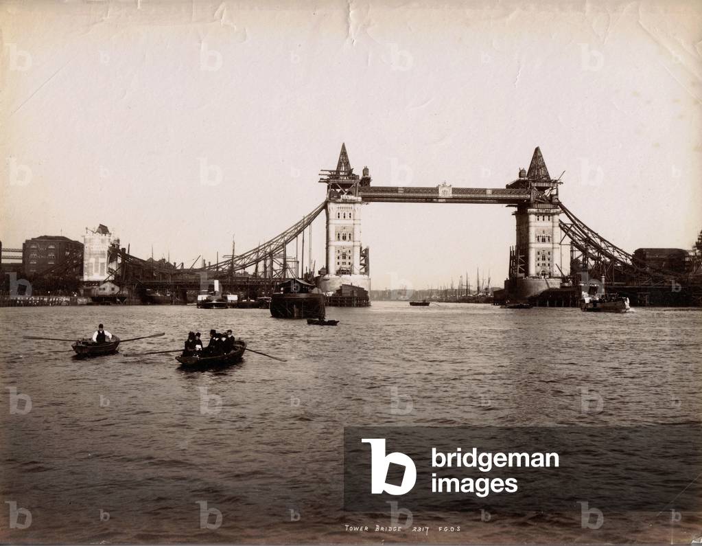 Construction of Tower Bridge, London, c.1890 (b/w photo)