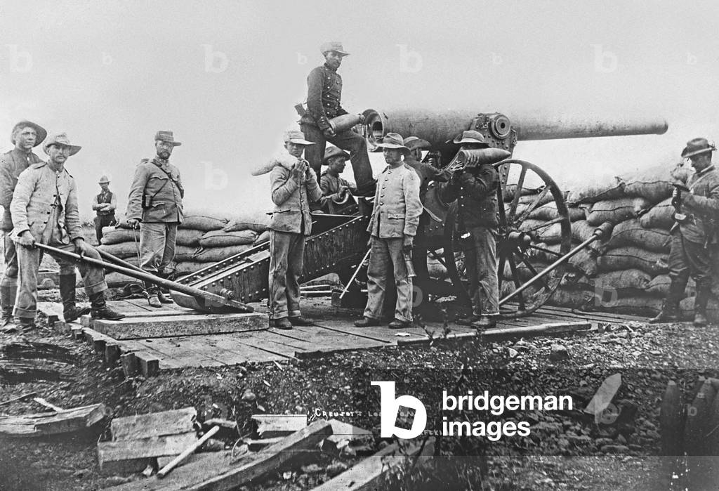 Long Tom Cannon at Mafeking, 1899 (lantern slide)