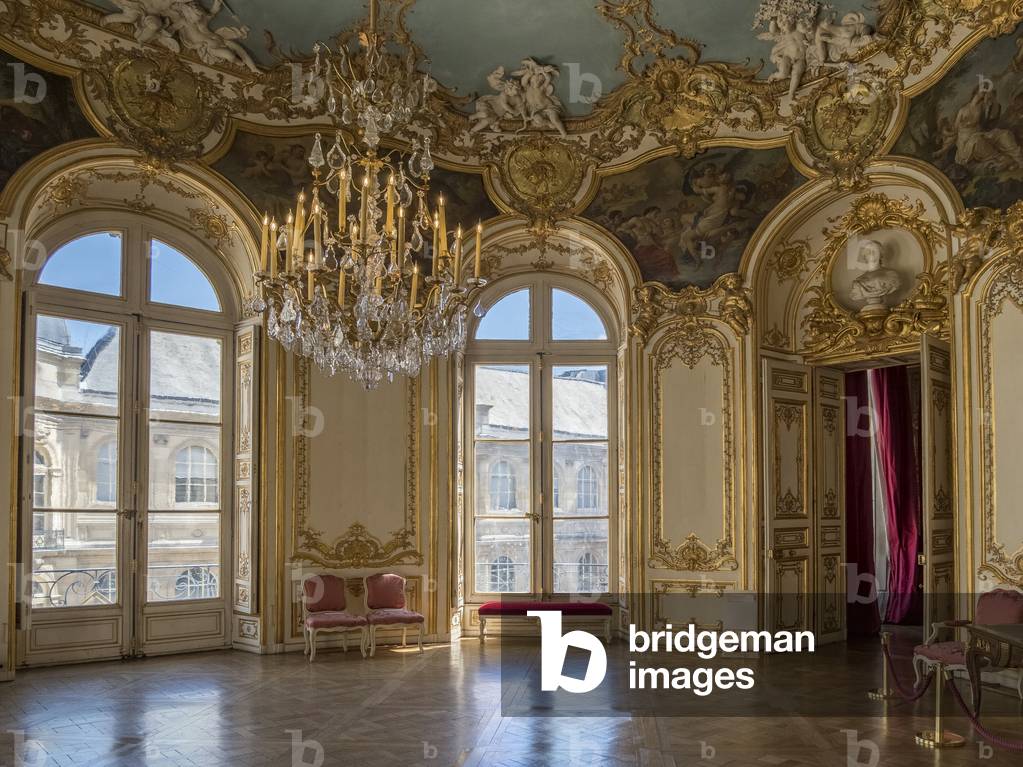 The glass and crystal chandelier of the Princess's Oval Salon