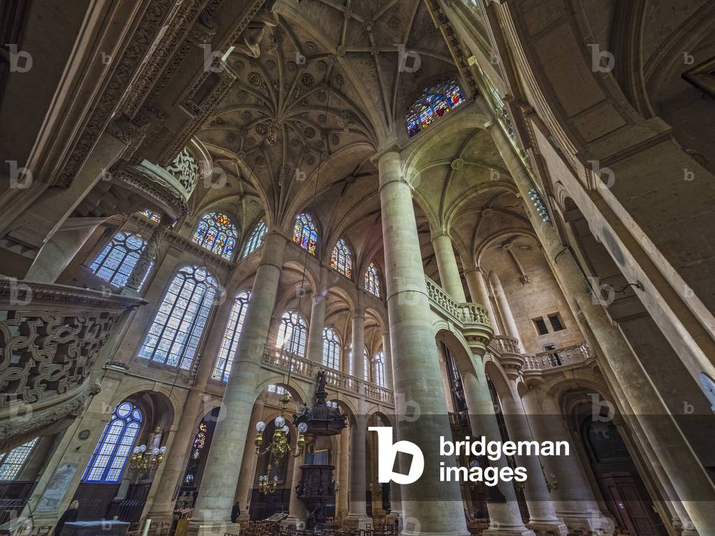 The transept, or aretes form a hanging key or protruding crown. Church Saint Etienne du Mont, Paris, (1491-1624)