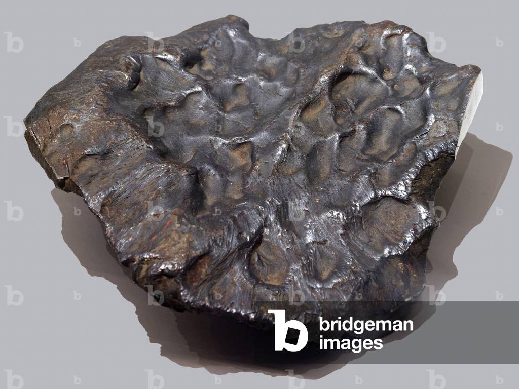 Meteorite de fer (IAB). Trouvee a Magnesia (Turquie) en 1899. Museum National d'Histoire Naturelle