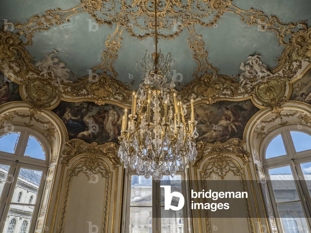 The glass and crystal chandelier of the Princess's Oval Salon