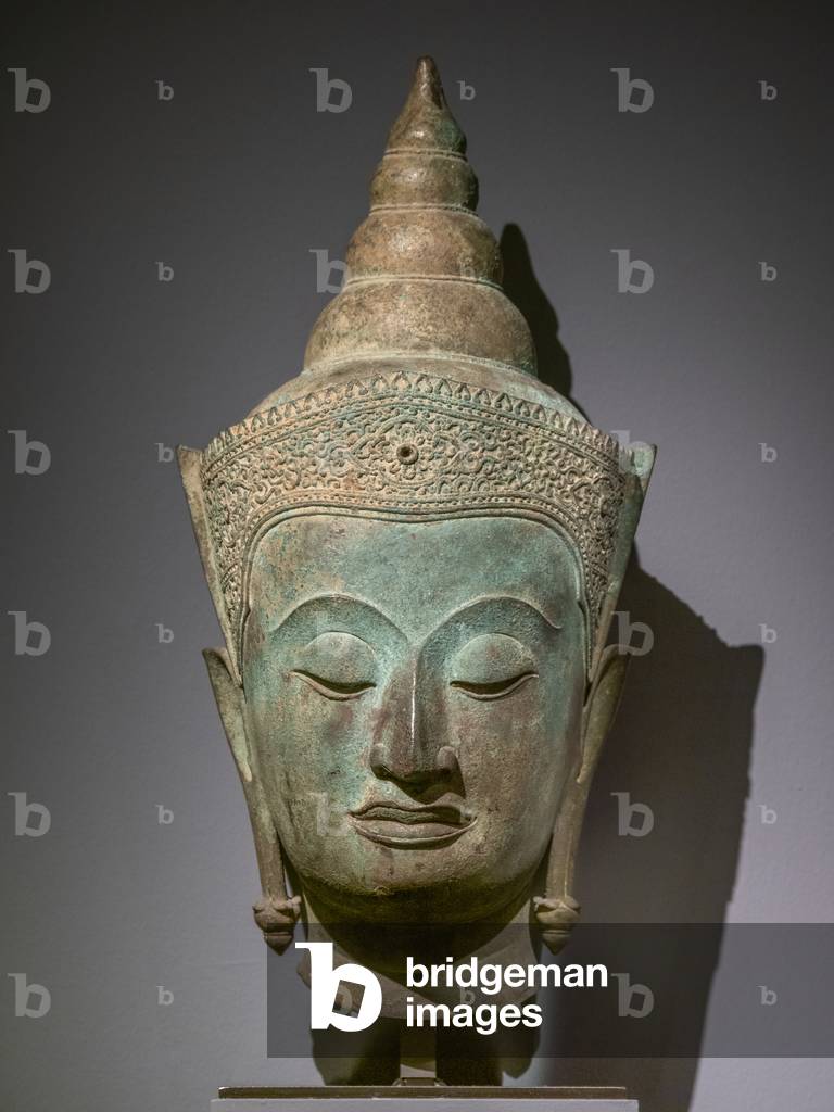 Buddha's head paring. Thailand. Thai art of Ayutthaya, 16th century. Bronze.