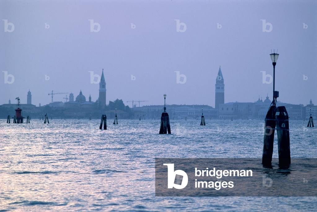 View of the lagoon (photo)