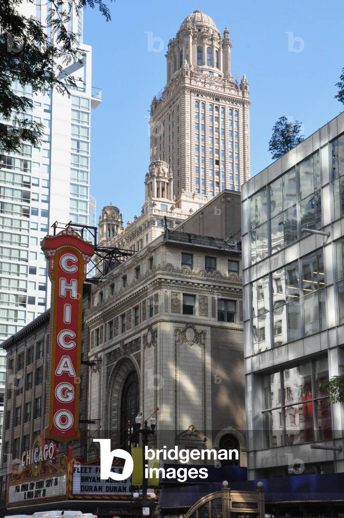 The Chicago Theatre (photo)