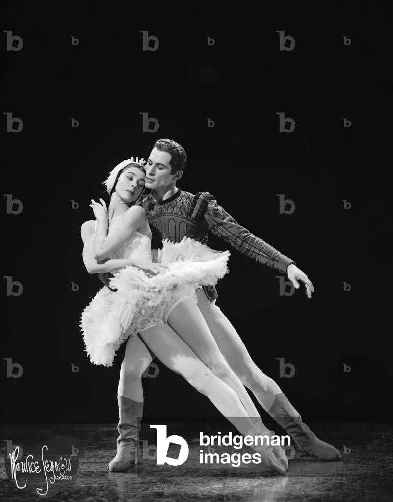 Margot Fonteyn and Michael Somes in Swan Lake