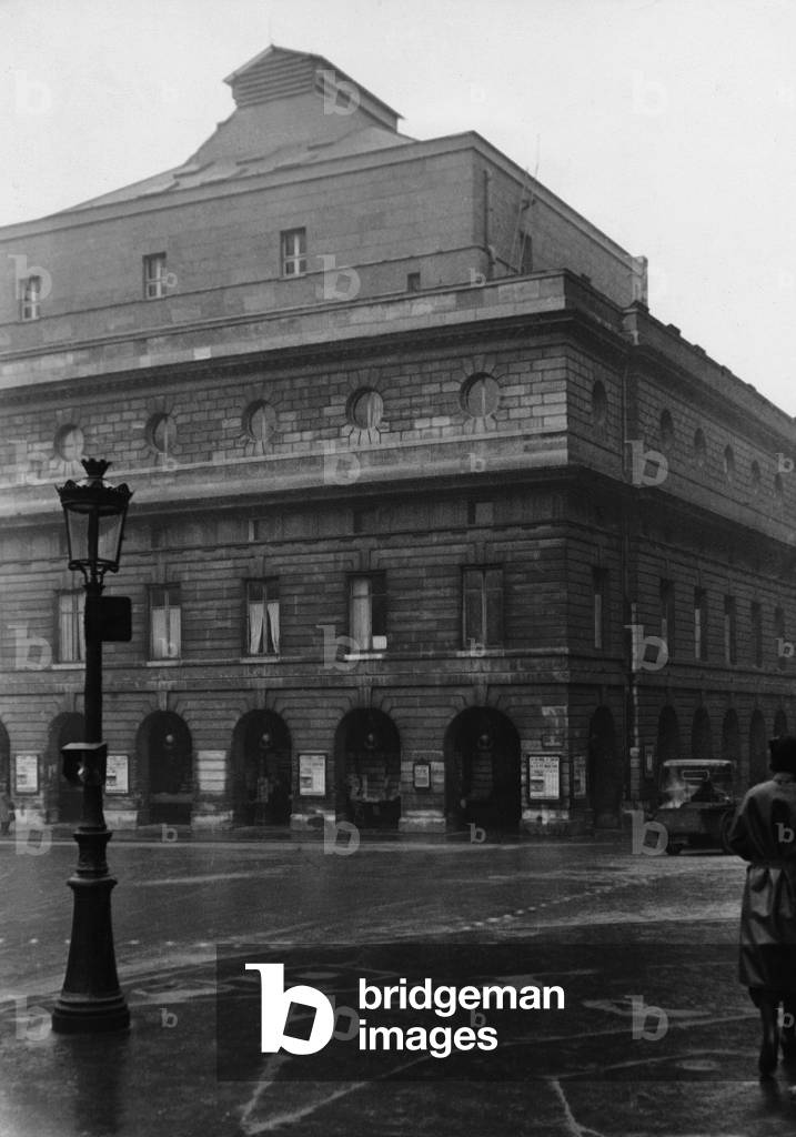 Theatre National de l'Odeon, 1933 (b/w photo)