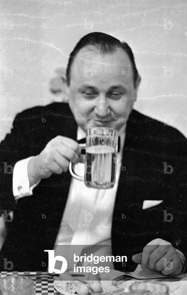 Hans-Dietrich Genscher at the Film Ball Munich, 1971 (b/w photo)