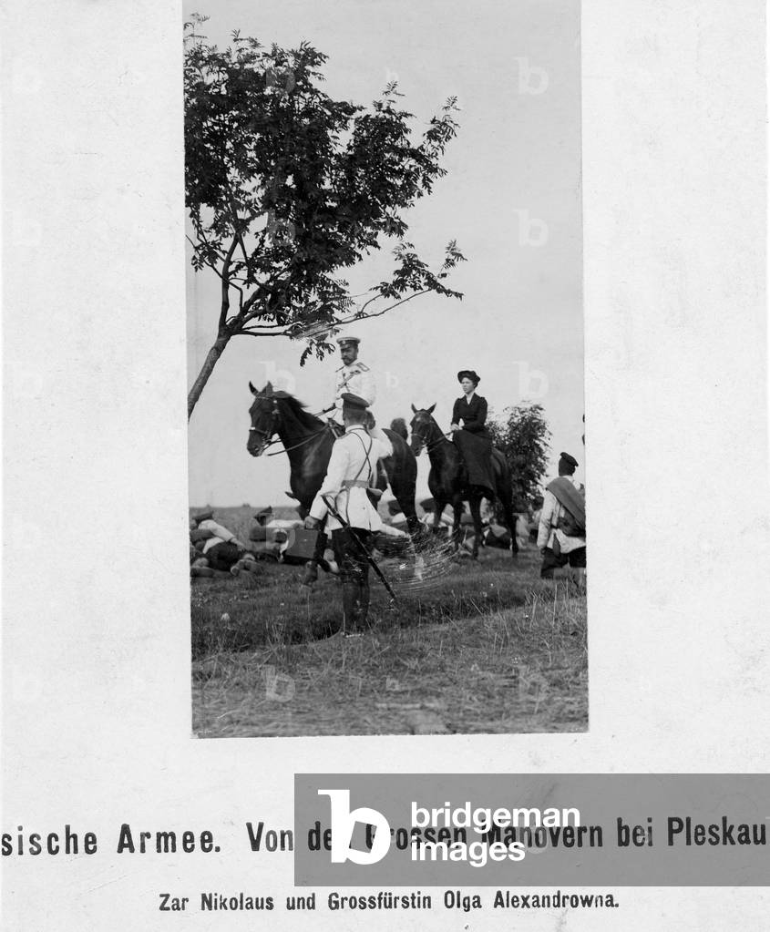 Czar Nikolaus II. and Olga Alexandrovna on a troop visit in Pskov, 1903 (b/w photo)