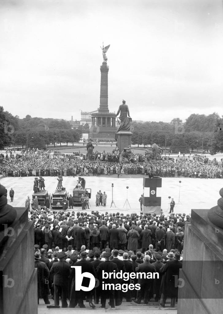 Song Festival in Berlin, 1936 (b/w photo)