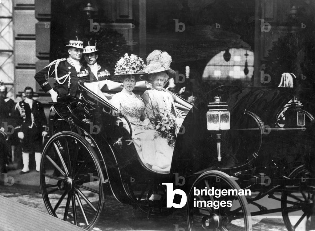 Empress Augusta Victoria and Queen Mary in Berlin, 1913 (b/w photo)