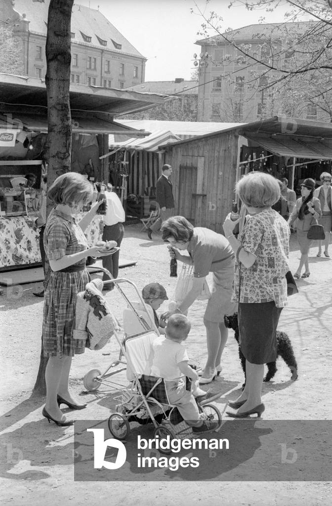 The Auer Dult in Munich, 1965 (b/w photo)
