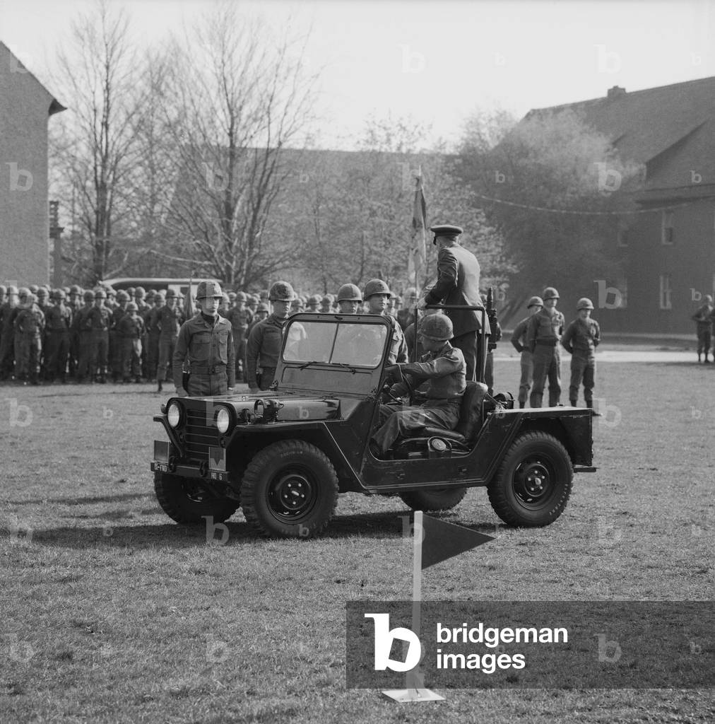 American military parade in Augsburg, 1971 (b/w photo)