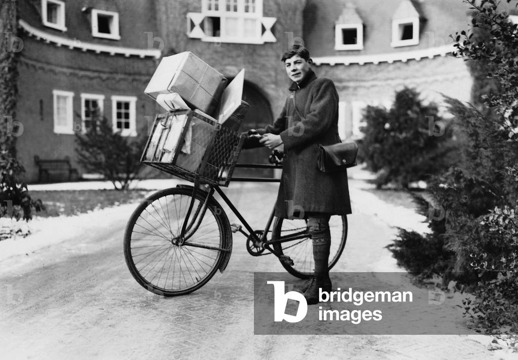 Postman before Doorn Manor, 1929 (b/w photo)