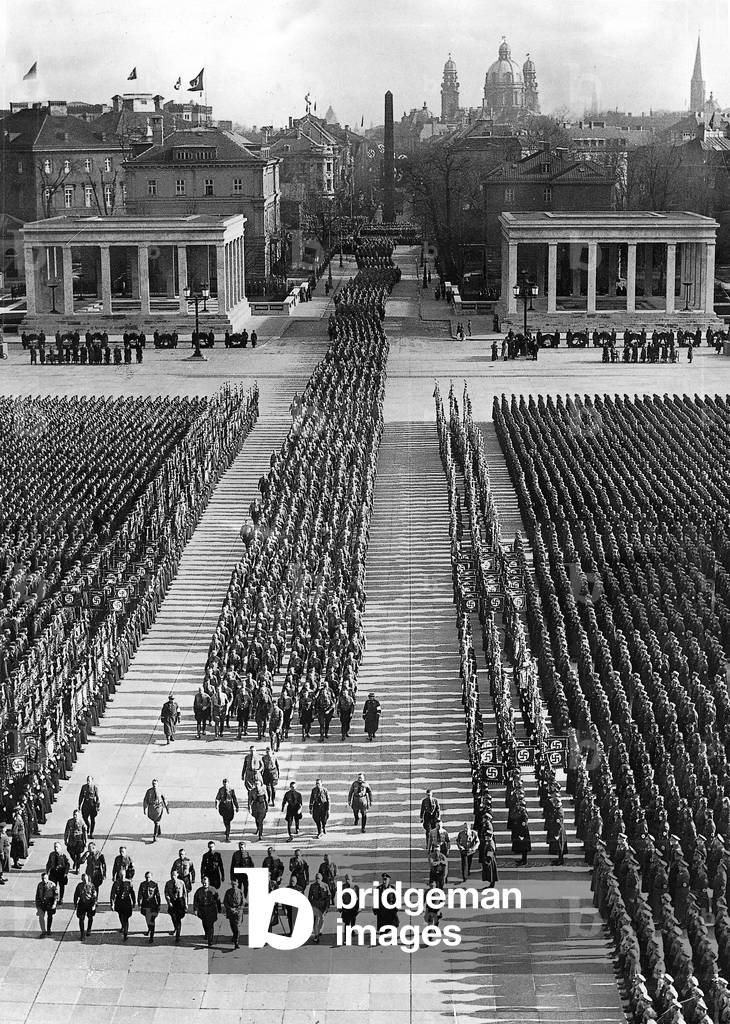 Ceremony at 9 November at the Koenigsplatz in Munich, 1936 (b/w photo)