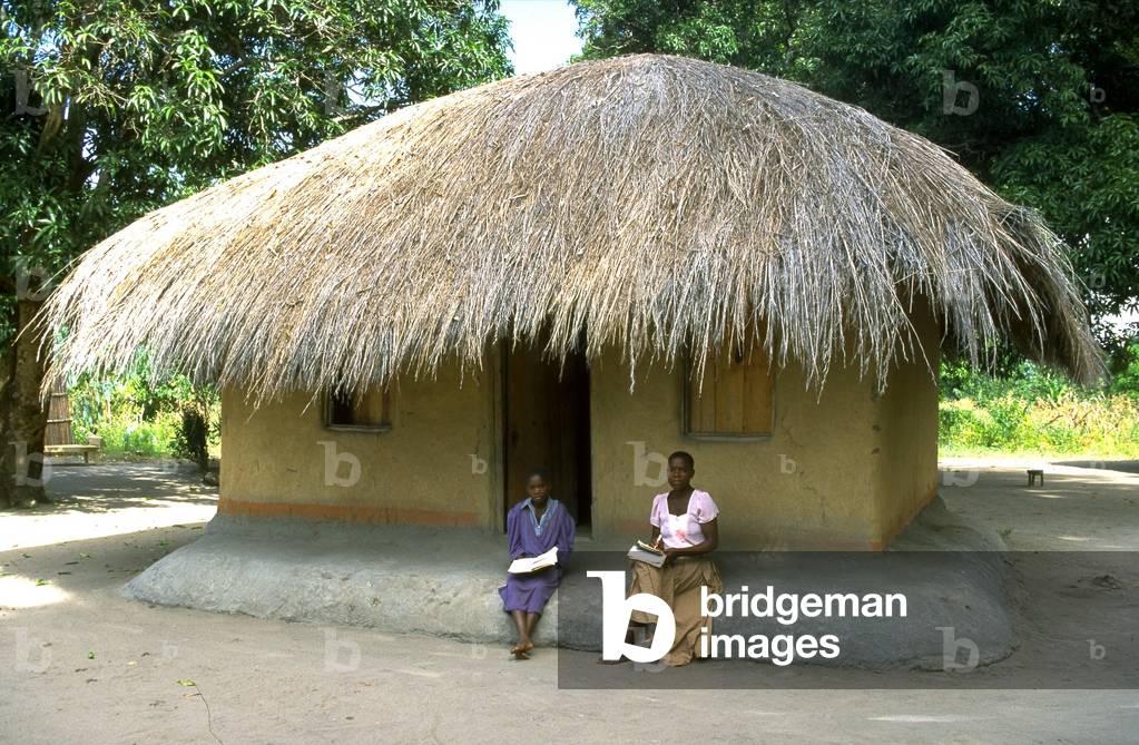 Straw-covered mud brick cottage at Kande Beach (Nkhata Bay), Malawi, 2000 (photo)