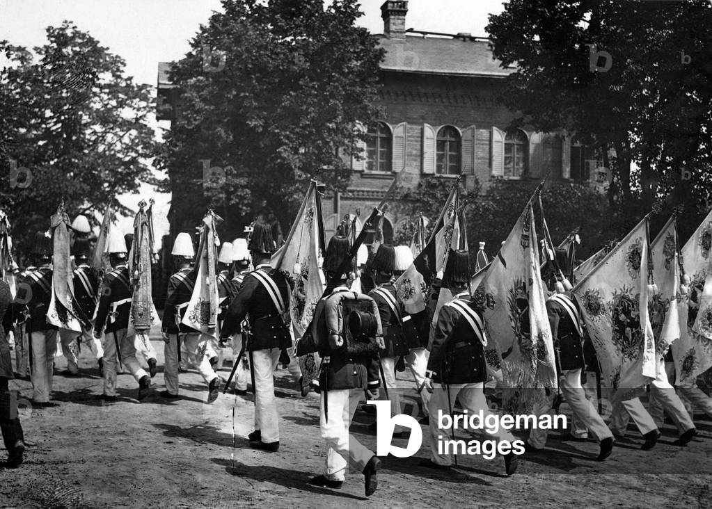 Spring parade in Berlin, 1913 (b/w photo)