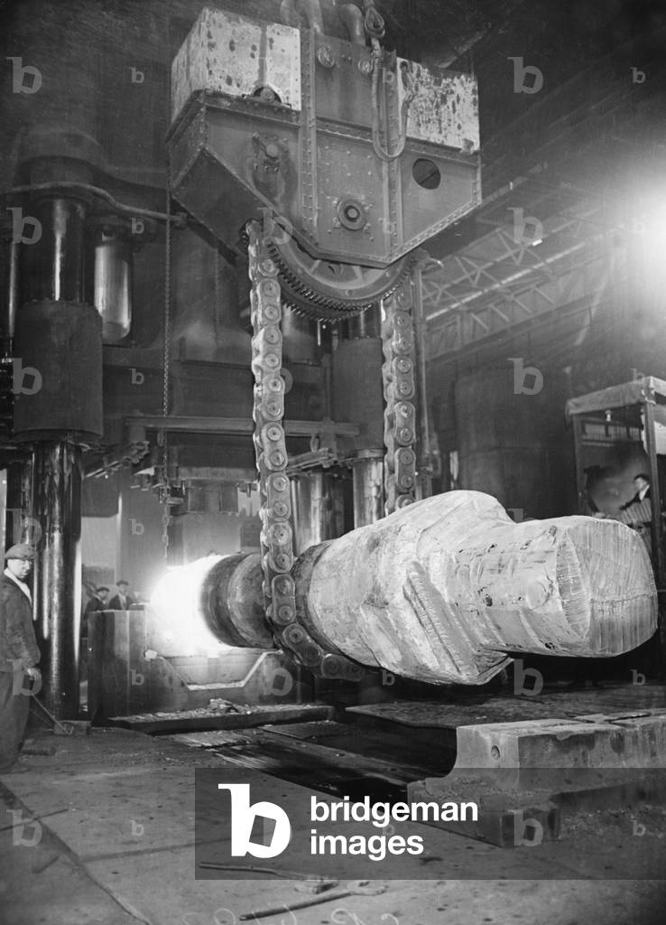 Armaments industry in Great Britain, 1939 (b/w photo)