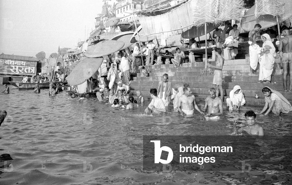 Hindu believers in Benares, 1966 (b/w photo)