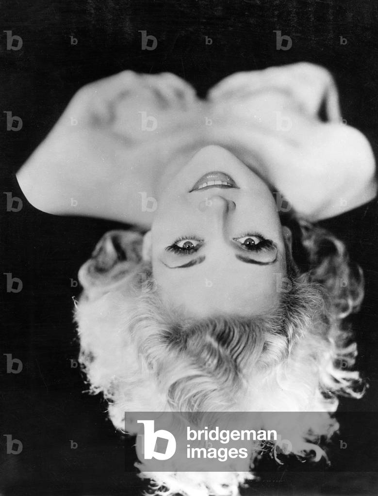 Carole Lombard (b/w photo)