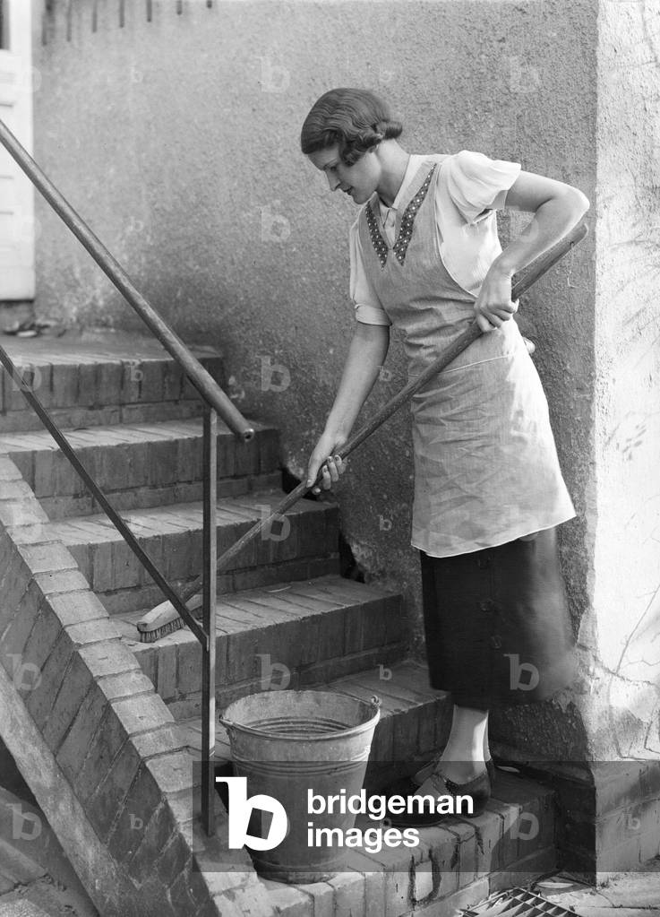 Housewife, 1936 (b/w photo)