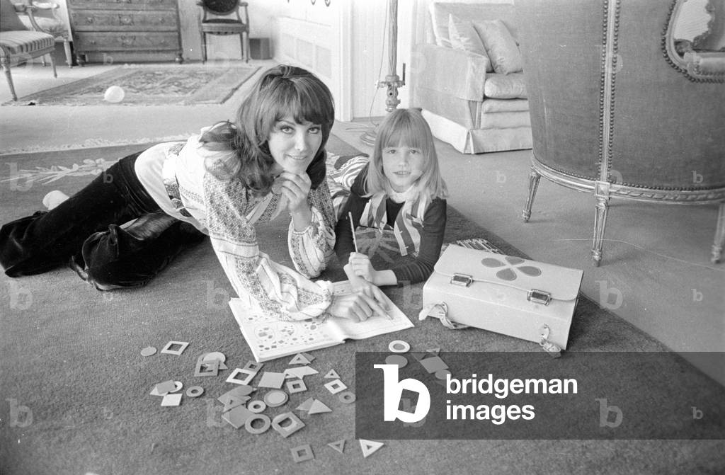 Petra Schürmann with daughter, 1974 (b/w photo)