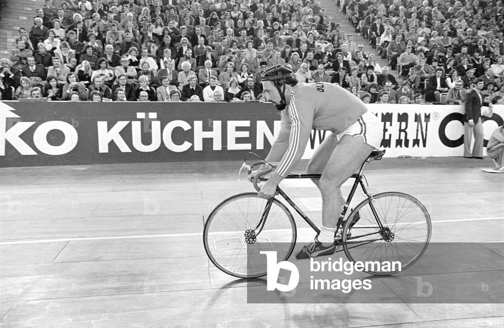 Klaus Wolfermann at the Sportpressefest (Sports Press Festival) in Munich, 1974 (b/w photo)