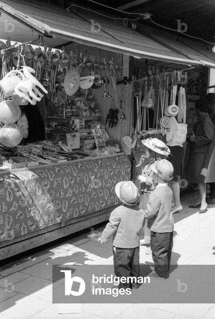 The Auer Dult in Munich, 1965 (b/w photo)