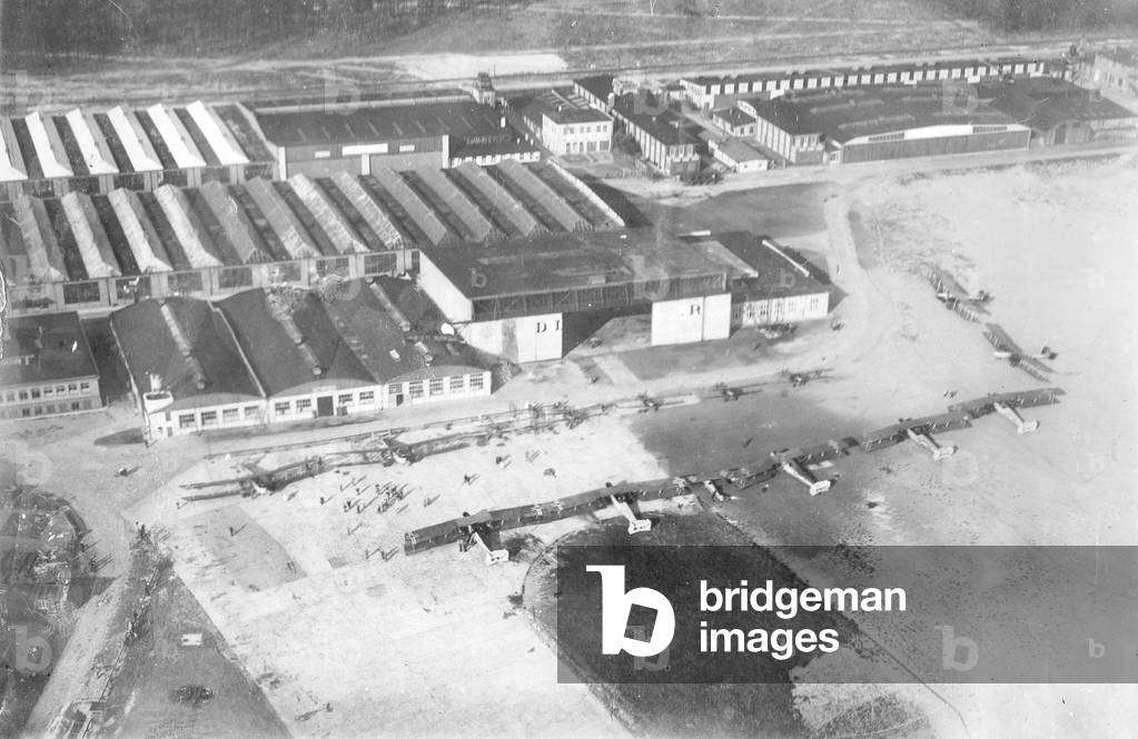 Johannisthal airport, 1920 (b/w photo)