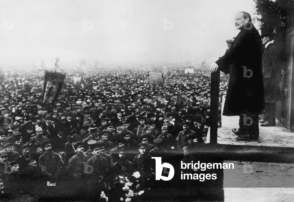 Hugo Haase during a speech at the Tempelhof field in Berlin, 1918 (b/w photo)