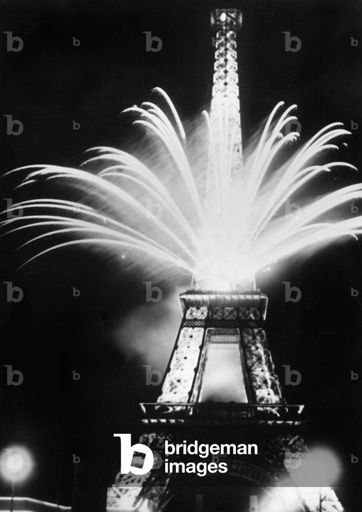 Fireworks during the World Exhibition in Paris, 1937 (b/w photo)
