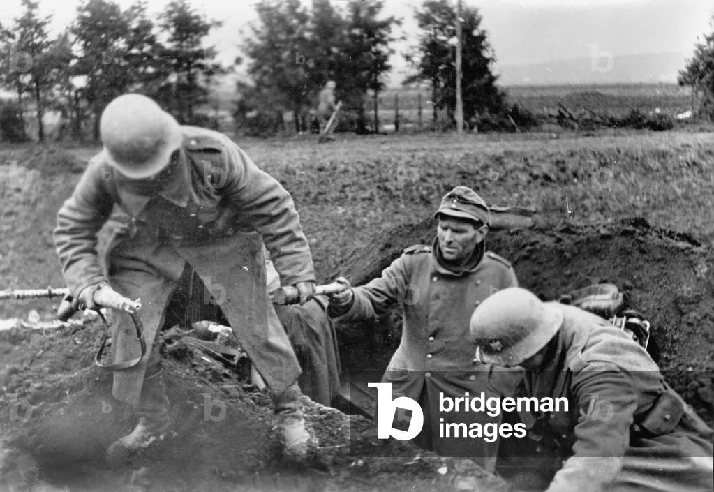 German soldiers on the Eastern front, 1944 (b/w photo)