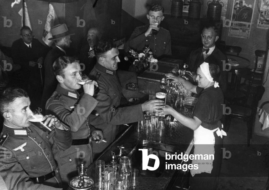 Soldiers after work (b/w photo)