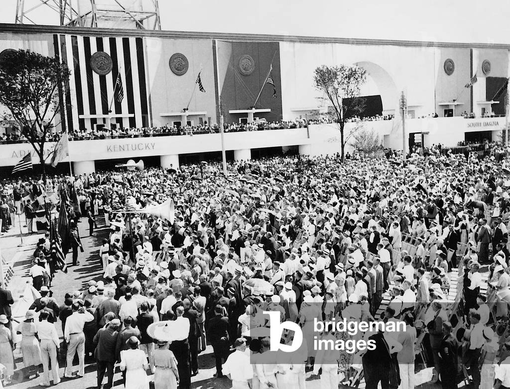 Mass meeting at the 'Swedish Day' at the World Exhibition in Chicago, 1933 (b/w photo)